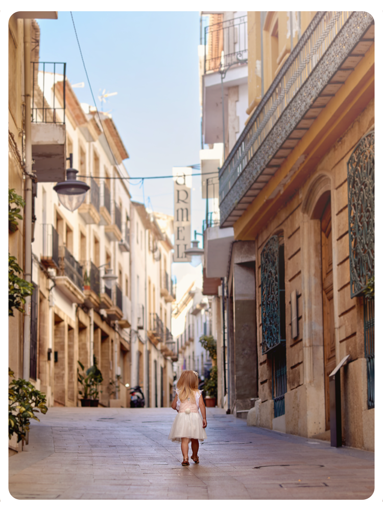 Polaroid Girl Rounded